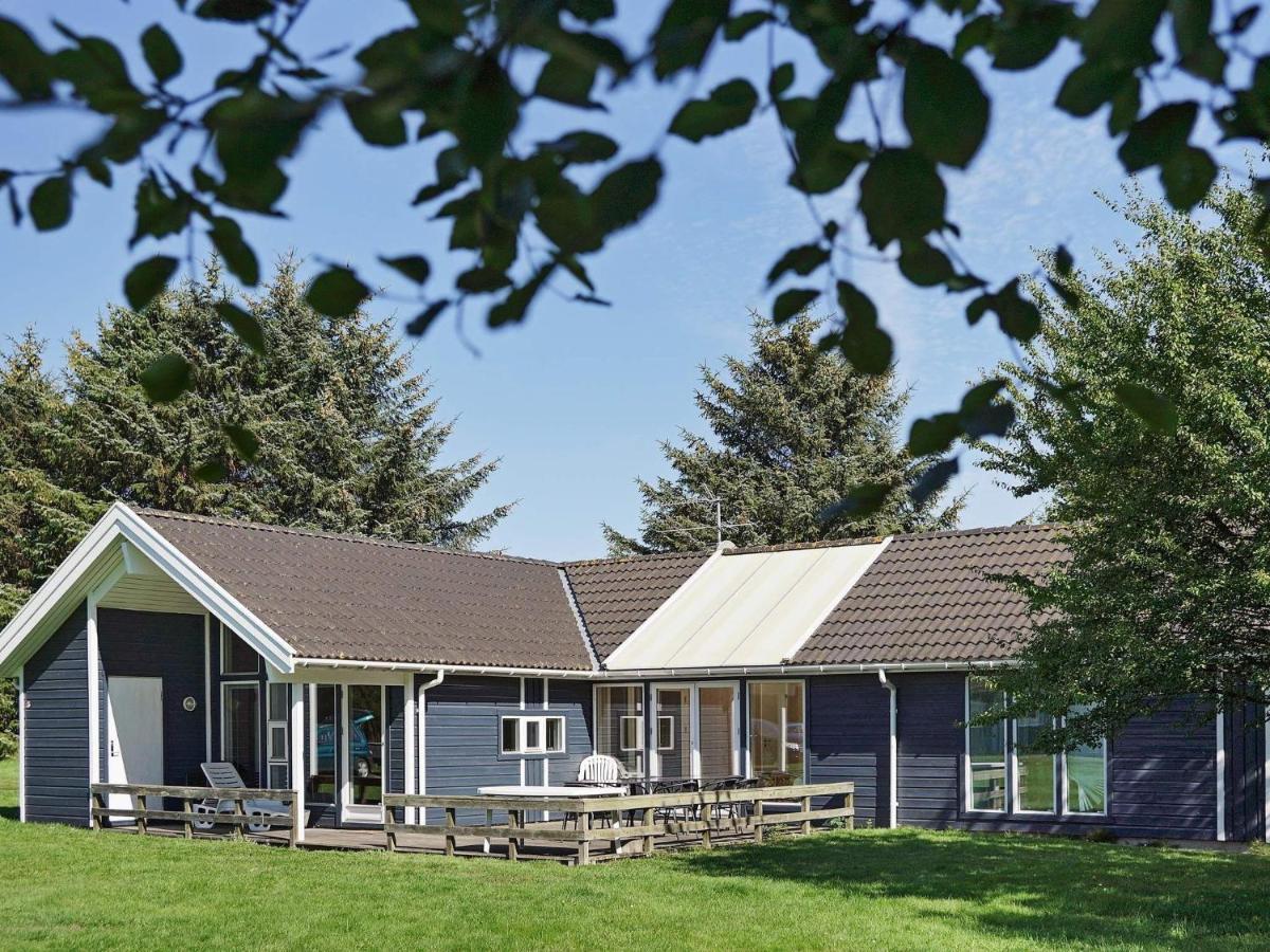 12 Person Holiday Home In Aakirkeby Vester Somarken Zewnętrze zdjęcie